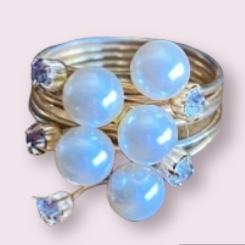 Vintage White Pearl and Rhinestone Ring - Gold Band